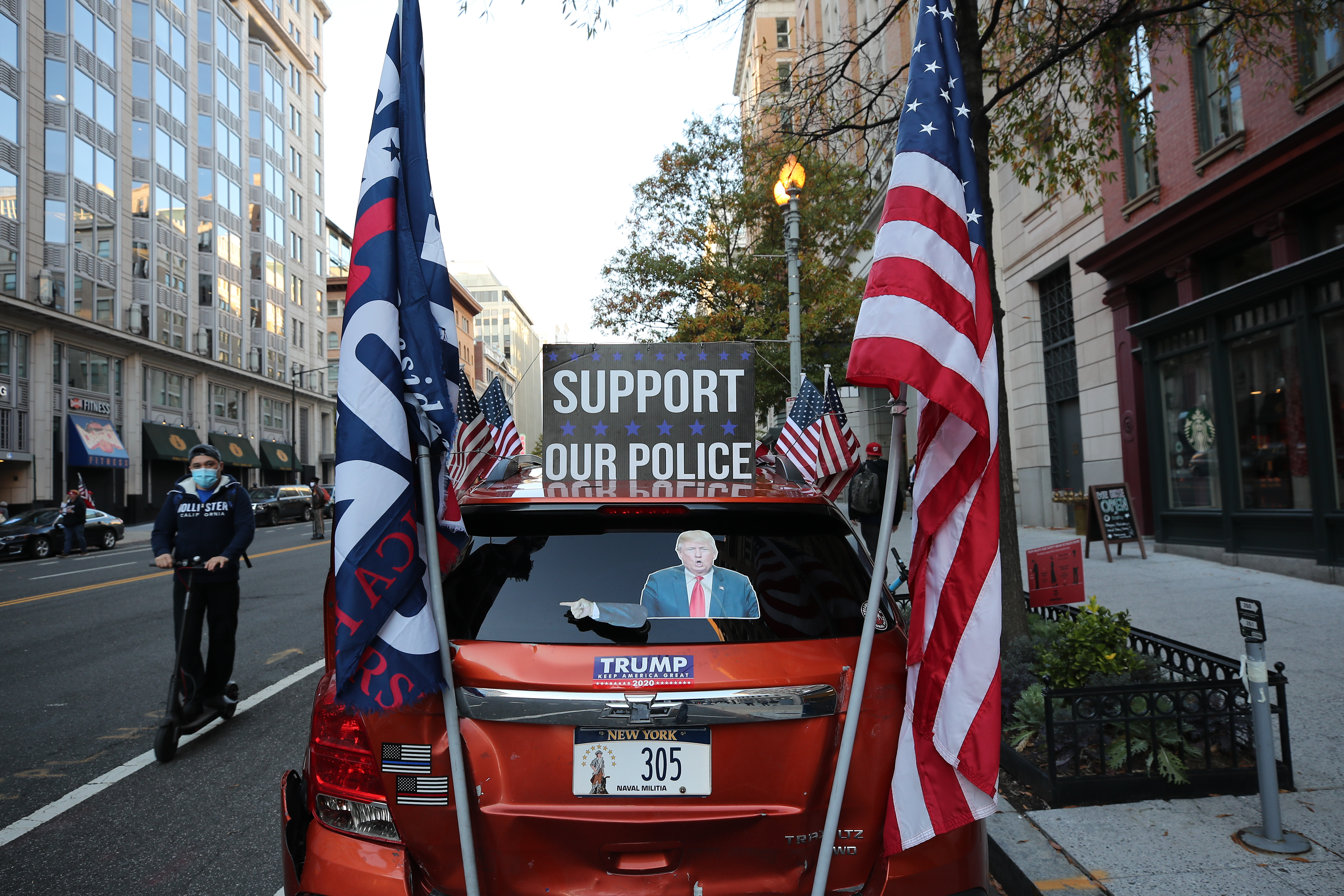  بەوێنە و ڤیدیۆ.. خۆپیشاندانی لایەنگرانی ترەمپ لە واشنتن 